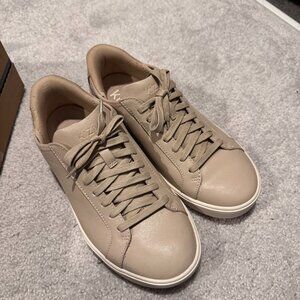 Kizik Irvine Plus, Size 8, Doeskin